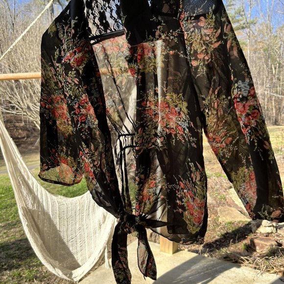 Wet Seal Women's Size M Sheer quarter length sleeve-Neck Black Floral Blouse - Picture 5 of 10
